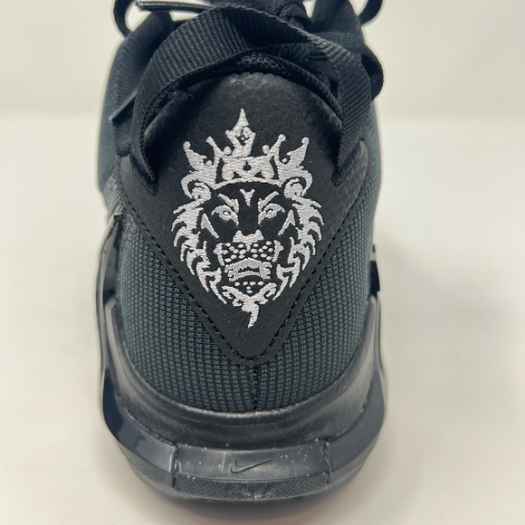 Nike - Picture 4 of 5